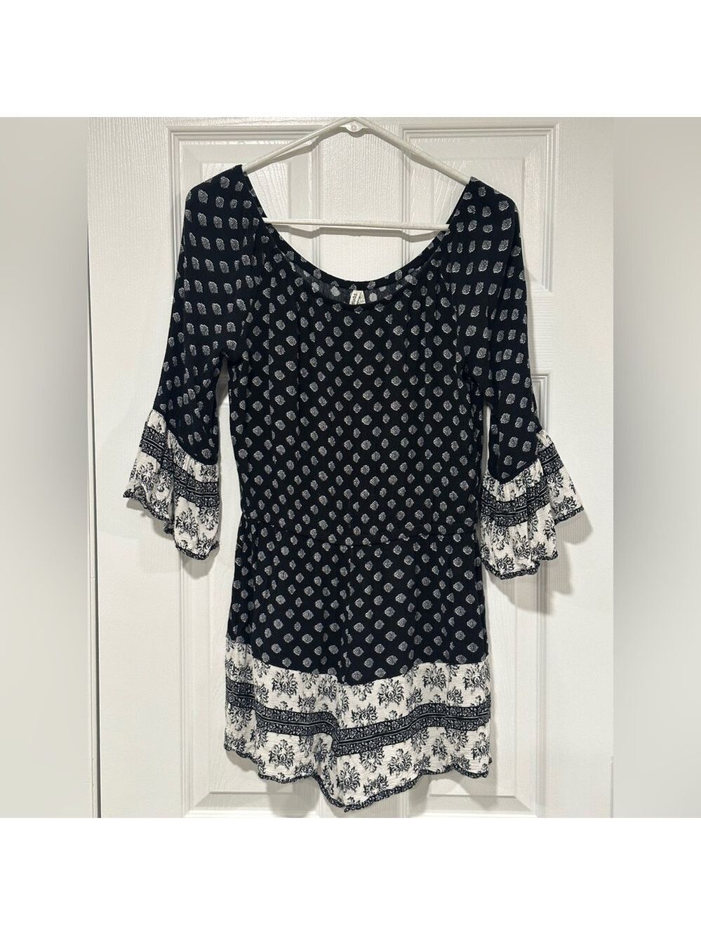 Mudd Women’s Blue Pattern Romper Size Medium